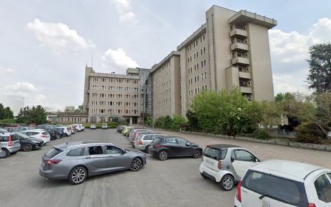 Ascensore guasto da un mese all’ospedale di Sant’Angelo: disagi per anziani e persone con difficoltà motorie