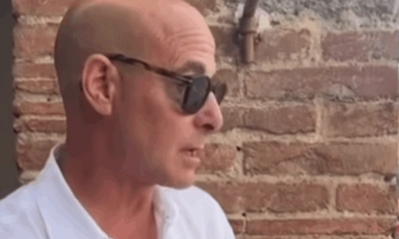 L’attore Stanley Tucci a Lodi: riprese top secret tra piazza della Vittoria e corso Umberto