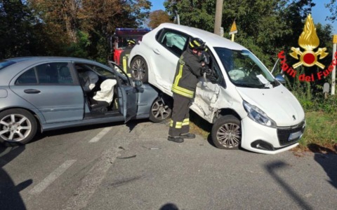 Schianto fra due auto a Casalpusterlengo: tre feriti, tra cui una bambina di 11 anni