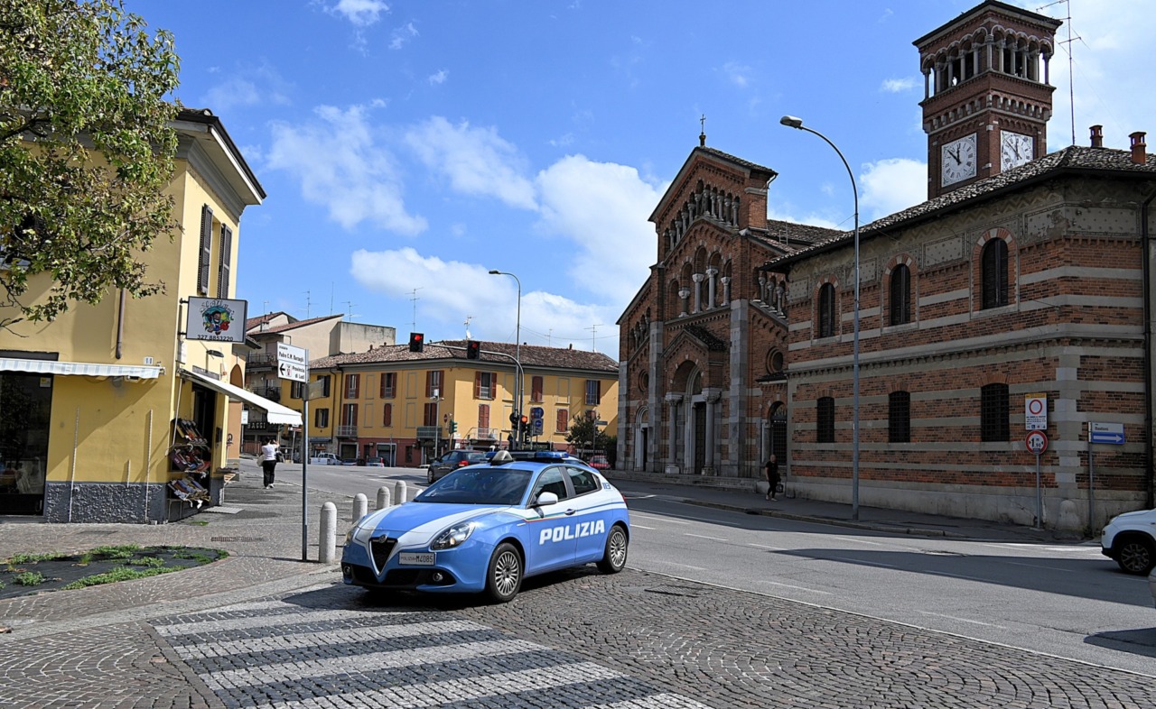 Danneggia due statue della Vergine: intercettato dalla polizia e denunciato