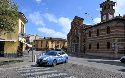 Danneggia due statue della Vergine: intercettato dalla polizia e denunciato