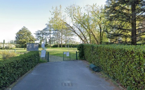 Un 14enne disabile picchiato al parco giochi: la madre sporge denuncia ai carabinieri