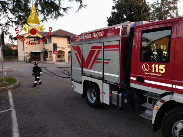 Allarme bomba e assalto al bancomat, Vigili del Fuoco e artificieri sul posto