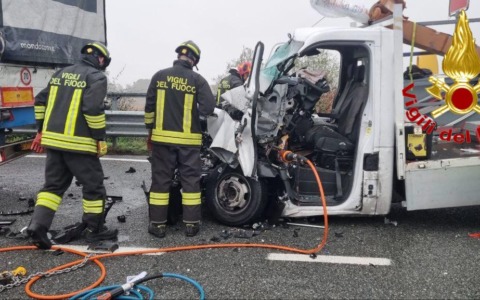 Scontro tra mezzi pesanti sulla A58: tre feriti, uno in gravi condizioni