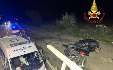 Perde il controllo del veicolo e finisce fuori strada: soccorso un 40enne