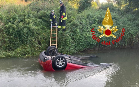 Incidente a San Martino in Strada, quattro ragazzi si ribaltano in un fosso pieno di acqua
