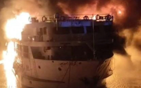 Nave da crociera in fiamme sul Nilo: tra i 60 italiani coinvolti anche una coppia di Cornovecchio