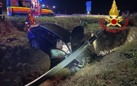 Auto fuori strada a Codogno: 3 giovani feriti, uno in ospedale in elisoccorso