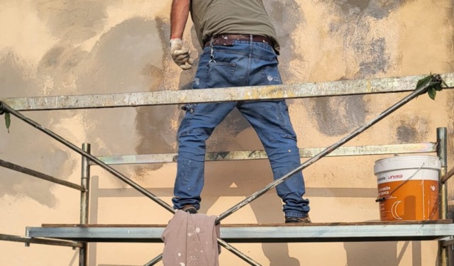 Restyling al cimitero di Comazzo: avviate le tinteggiature per restituire decoro ai luoghi della memoria