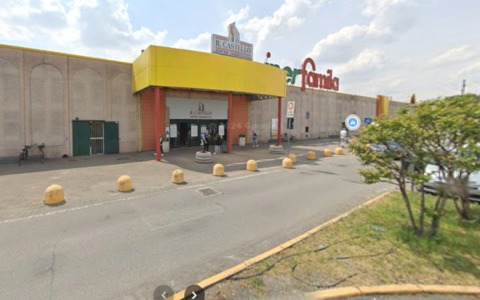 Assalto dei ladri alla gioielleria del centro commerciale: via un po’ di preziosi e bigiotteria
