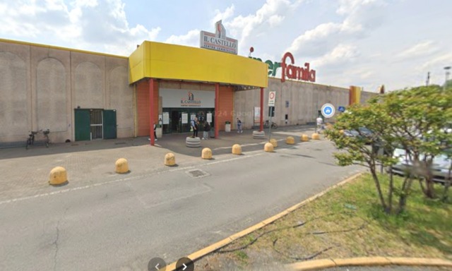 Assalto dei ladri alla gioielleria del centro commerciale: via un po’ di preziosi e bigiotteria