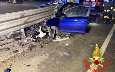 Grave incidente alle porte di Lodi: 27enne trafitto dal guardrail, liberato dai pompieri