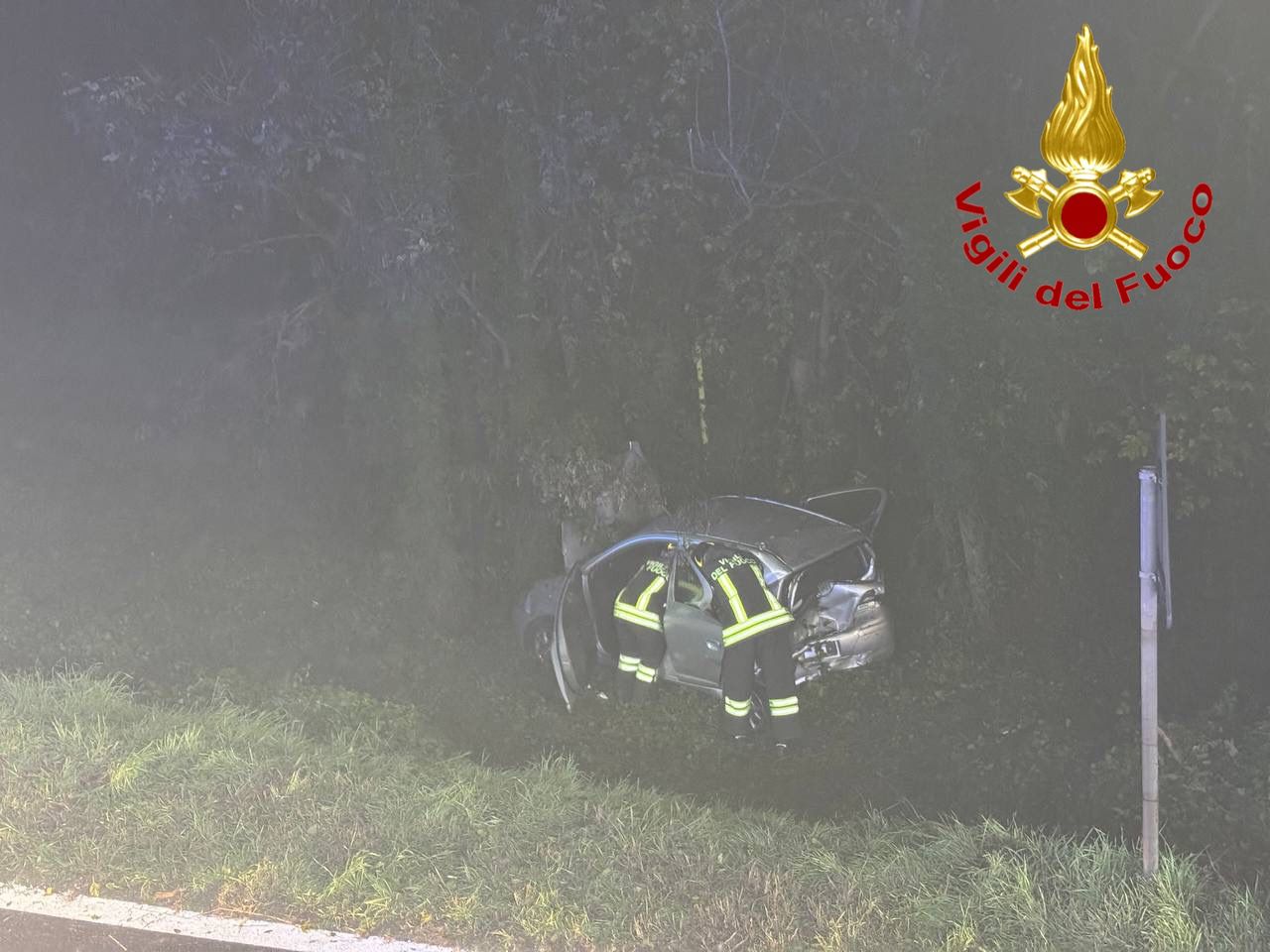 Incidente nella notte sulla provinciale 140: sette giovani coinvolti, uno elitrasportato