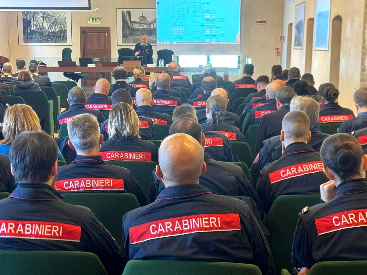 I numerosi partecipanti all'incontro, sia in presenza che online