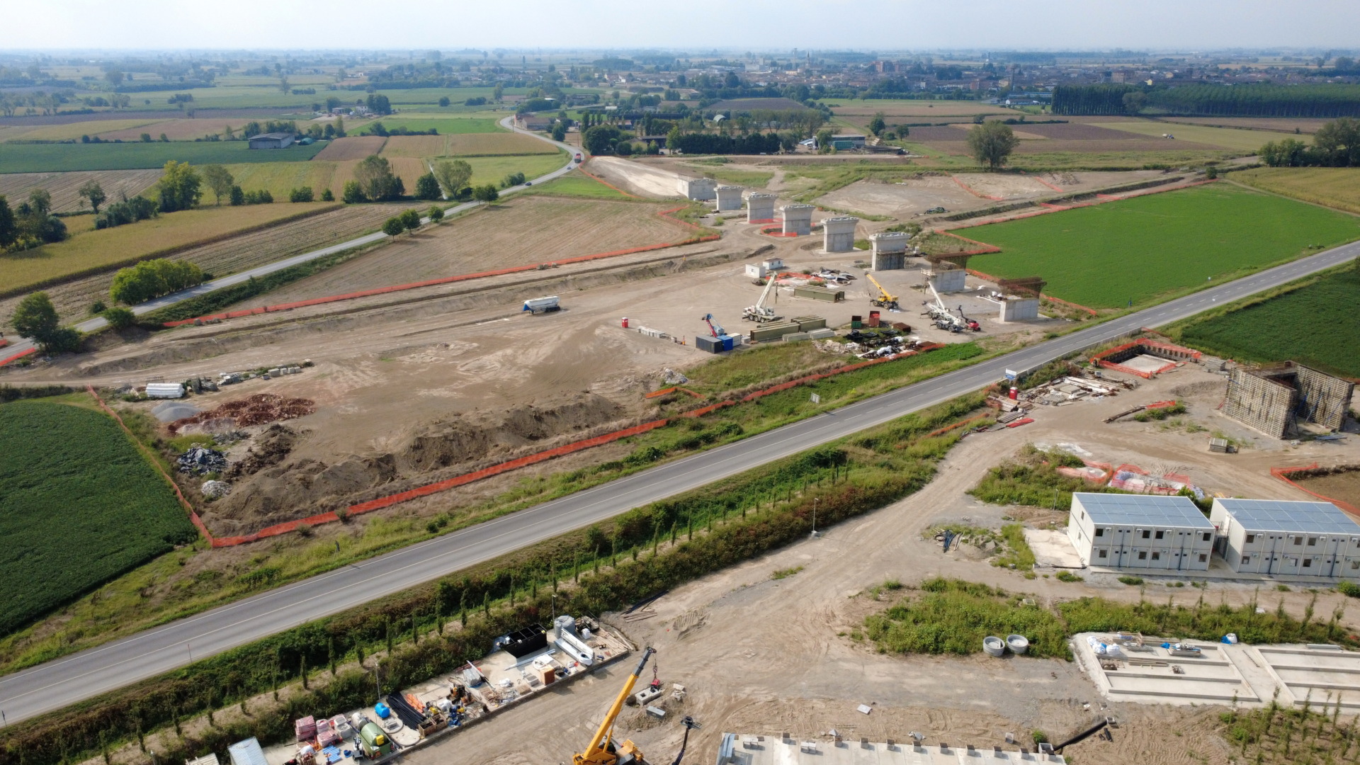 Uno scorcio dei lavori del raddoppio in corso in provincia di Mantova, poco distante dalla provincia di Cremona
