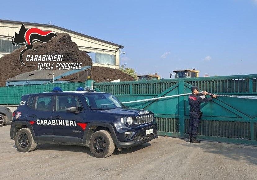 I sigilli apposti all'impianto da parte dei carabinieri bresciani