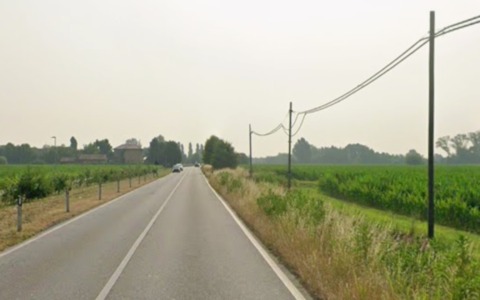 Perde il controllo del furgone e finisce nel fossato: 61enne lodigiano elitrasportato in ospedale