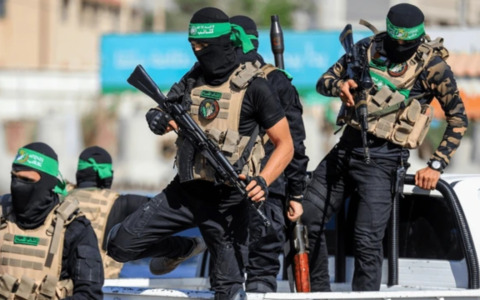 Fondi dall’Italia per Hamas: sequestrati tre computer a Sant’Angelo nascosti nel muro da uno studente