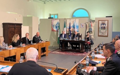 Prefetto, autorità locali e forze dell’ordine insieme per prevenire vandalismo e rafforzare la sicurezza dei cittadini