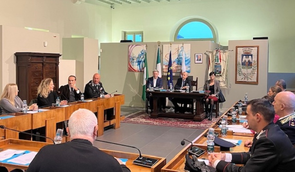 Prefetto, autorità locali e forze dell’ordine insieme per prevenire vandalismo e rafforzare la sicurezza dei cittadini