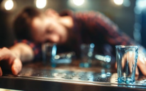 Alcol servito a clienti già ubriachi: chiuso dal Questore locale di Somaglia