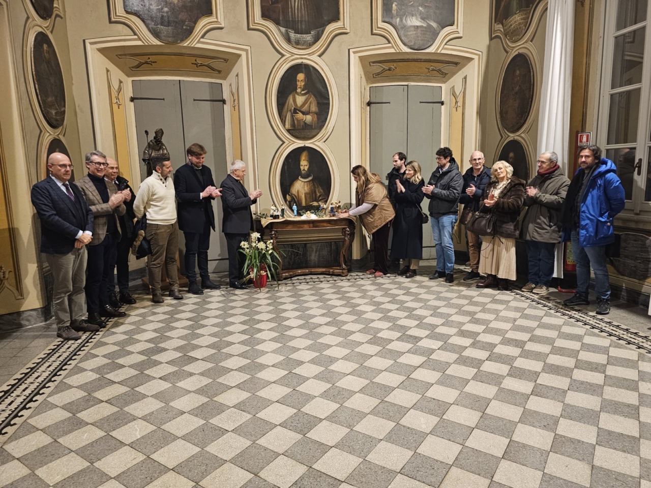 Consegnata al Vescovo Malvestiti la nuova statuina del presepe di Coldiretti e Confartigianato