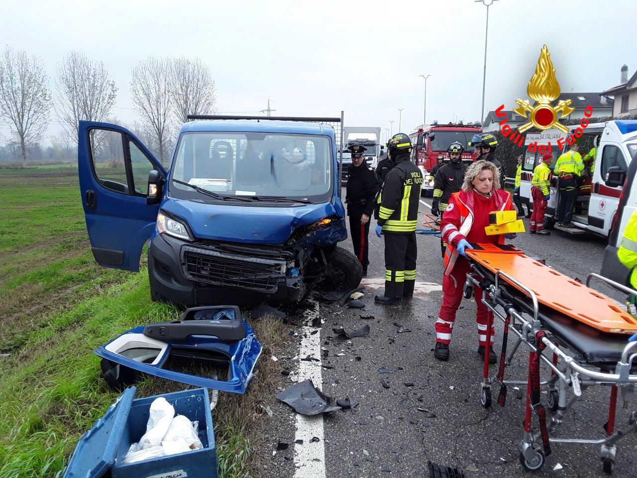 Scontro frontale tra auto e furgone: grave 49enne elitrasportata in ospedale