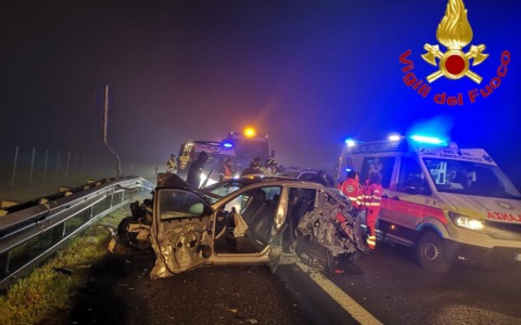 Incidente sulla A1: sei persone ferite nello scontro tra due auto e camion