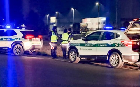 Controlli straordinari per la sicurezza stradale nel Lodigiano: 16 multe e un veicolo sequestrato