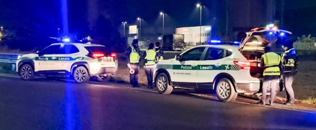 Controlli straordinari per la sicurezza stradale nel Lodigiano: 16 multe e un veicolo sequestrato