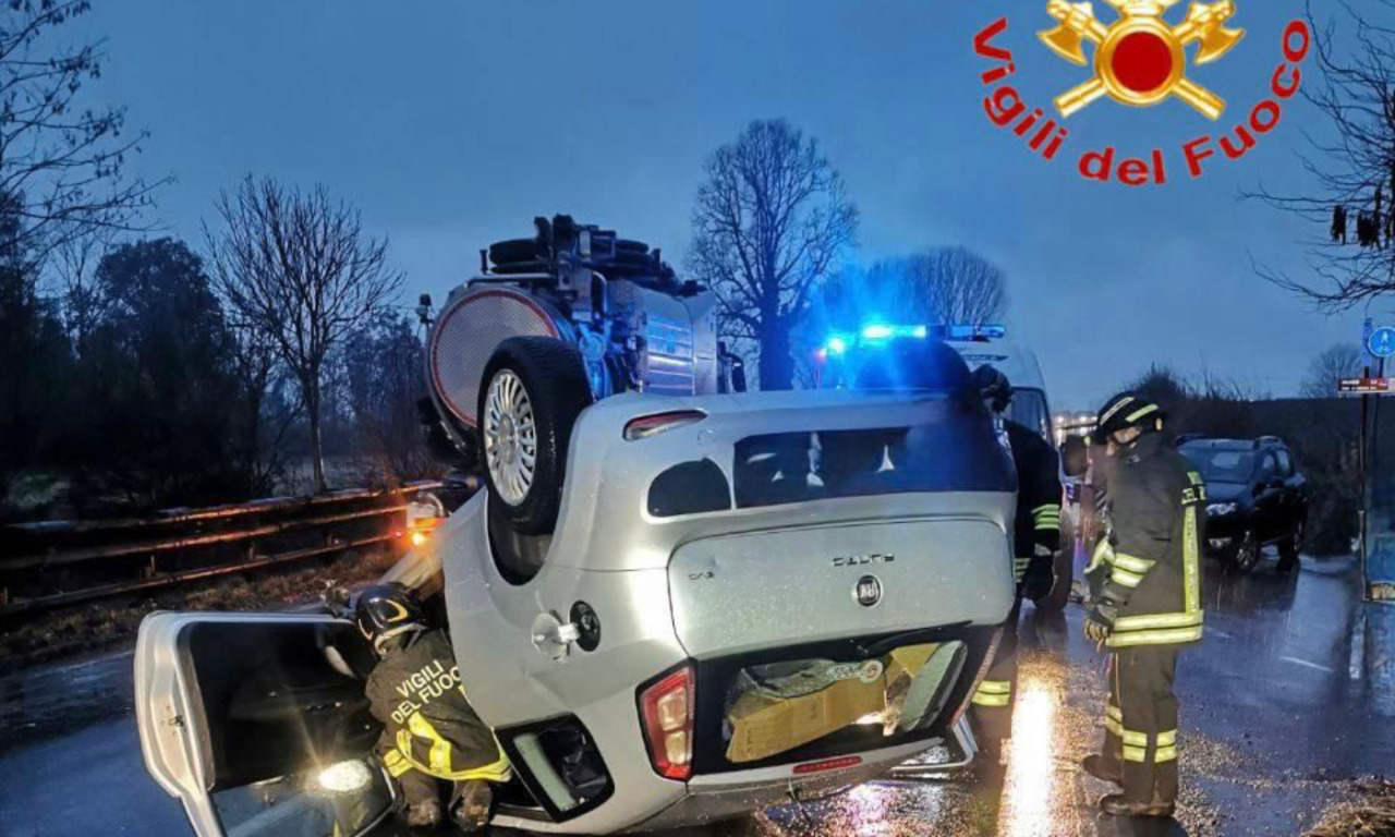 Si ribalta con l’auto a Zelo Buon Persico e rimane incastrato, 38enne liberato dai pompieri