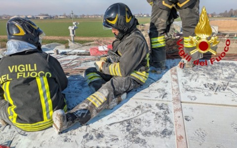 Incendio a Secugnago: fiamme intaccano un impianto fotovoltaico su una cascina