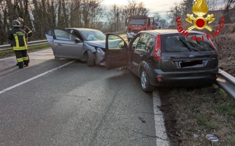 Scontro frontale tra due auto sulla Provinciale 169: tre feriti a Cavenago d’Adda