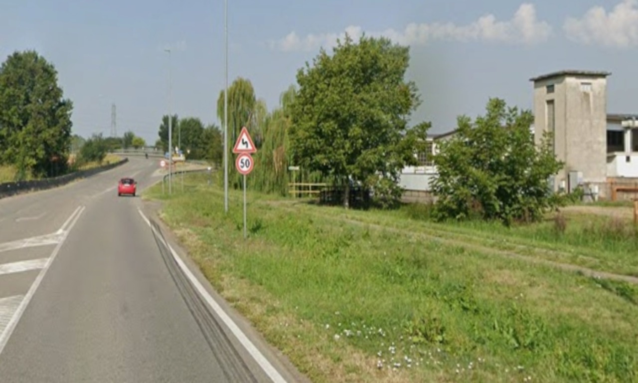 Operaio 52enne ferito al volto da un pezzo di metallo: trasportato in ospedale