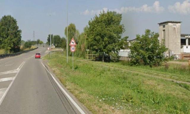 Operaio 52enne ferito al volto da un pezzo di metallo: trasportato in ospedale