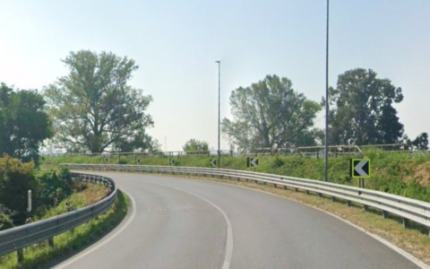 Scontro tra due auto sulla Via Emilia: interviene l’elisoccorso