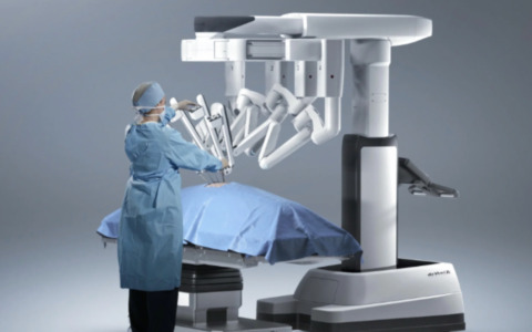 Un robot chirurgo all’ospedale di Lodi, debutta il sistema Da Vinci Xi