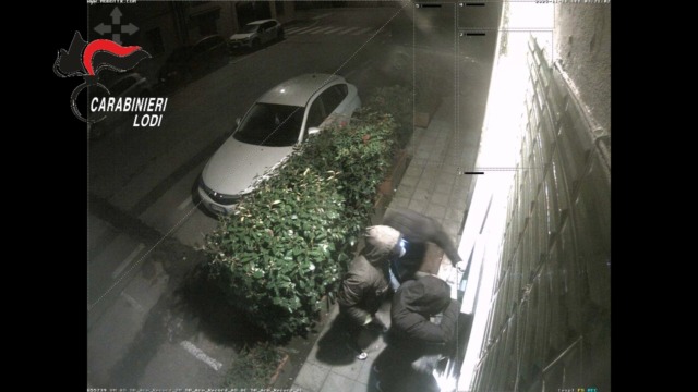 Operazione “RAID”, smantellata banda degli assalti agli ATM: tre arresti nel Lodigiano