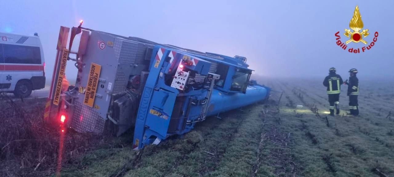 Incidente all’alba sulla Provinciale 17 a Salerano sul Lambro: due i feriti