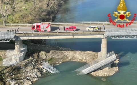 Crolla passerella ciclo-pedonale sull’Adda: al lavoro per verificare l’assenza di persone coinvolte