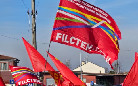 Ex Airpack, presidio di sindacati e lavoratori dopo il licenziamento collettivo