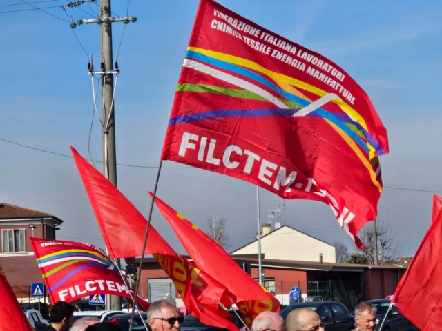 Ex Airpack, presidio di sindacati e lavoratori dopo il licenziamento collettivo