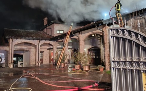 Divampa l’incendio sul tetto di un’abitazione situata a Codogno