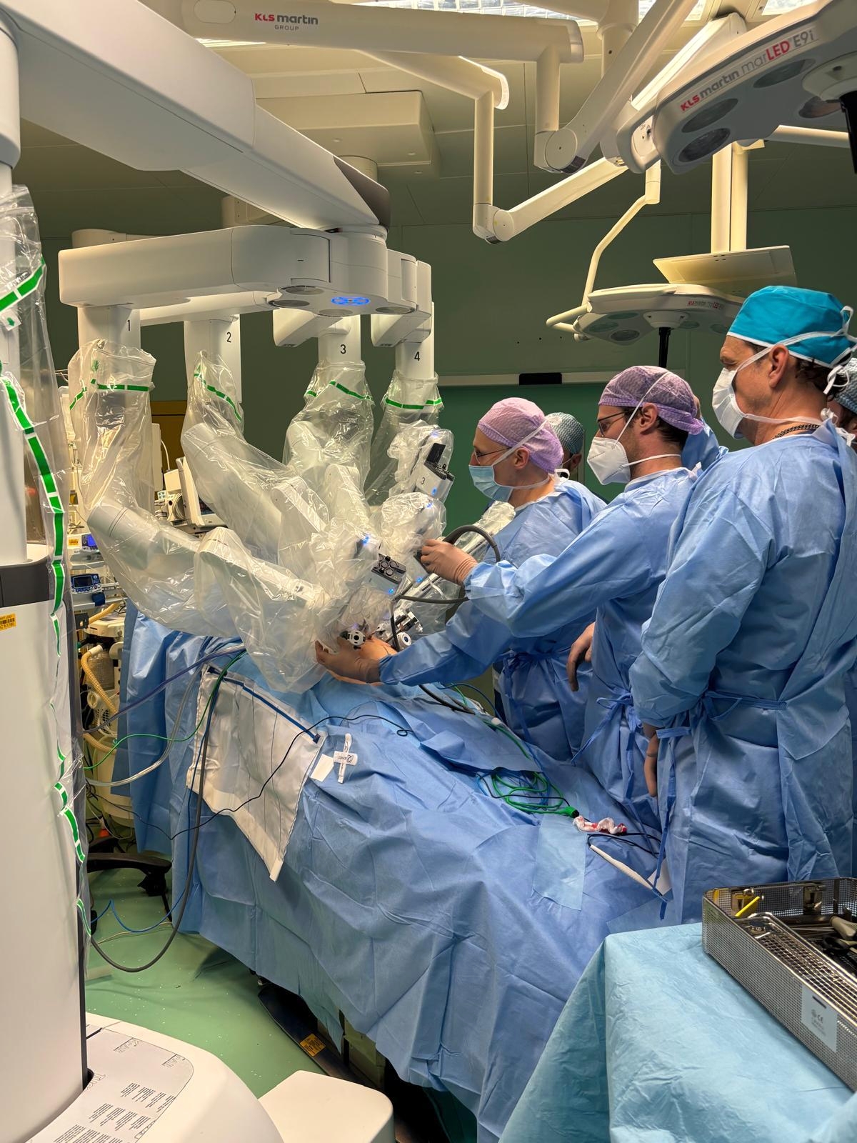 Uno degli interventi eseguiti con il robot da Vinci Xi all'ospedale Maggiore di Lodi