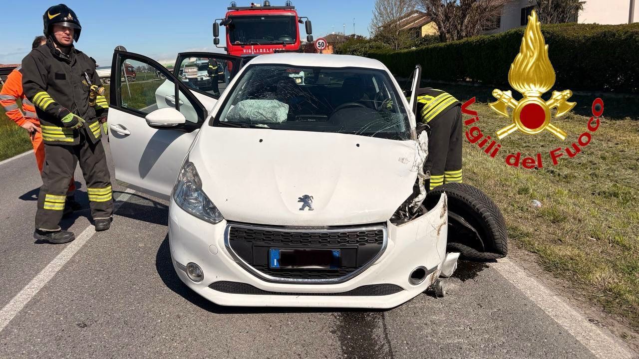 Scontro frontale a Ossago Lodigiano: due feriti, uno elitrasportato