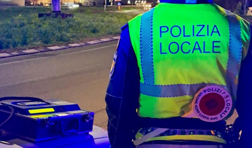 Sicurezza e decoro a Casalpusterlengo: Daspo urbano e Foglio di Via per 43enne molesto