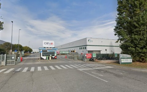 Infortunio sul lavoro a Casalpusterlengo: operaio colpito alla testa da una gabbia metallica