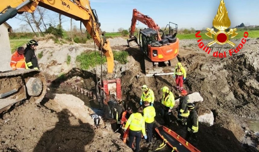 Incidente nel cantiere del Consorzio Muzza: operaio precipita nello scavo dopo essere stato urtato da una ruspa
