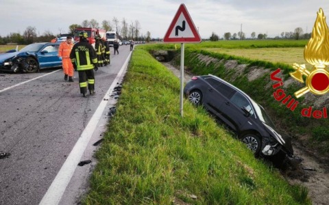 Scontro frontale sulla Provinciale 16 a Zelo: un ferito trasportato in ospedale