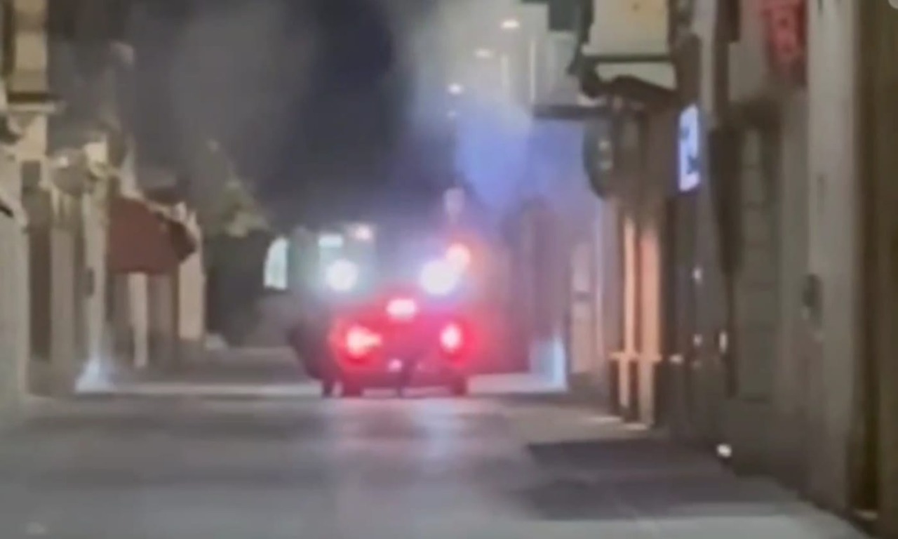 Il popolo della “movida ” esulta per l’assalto al bancomat a Casale: “Portatela via”